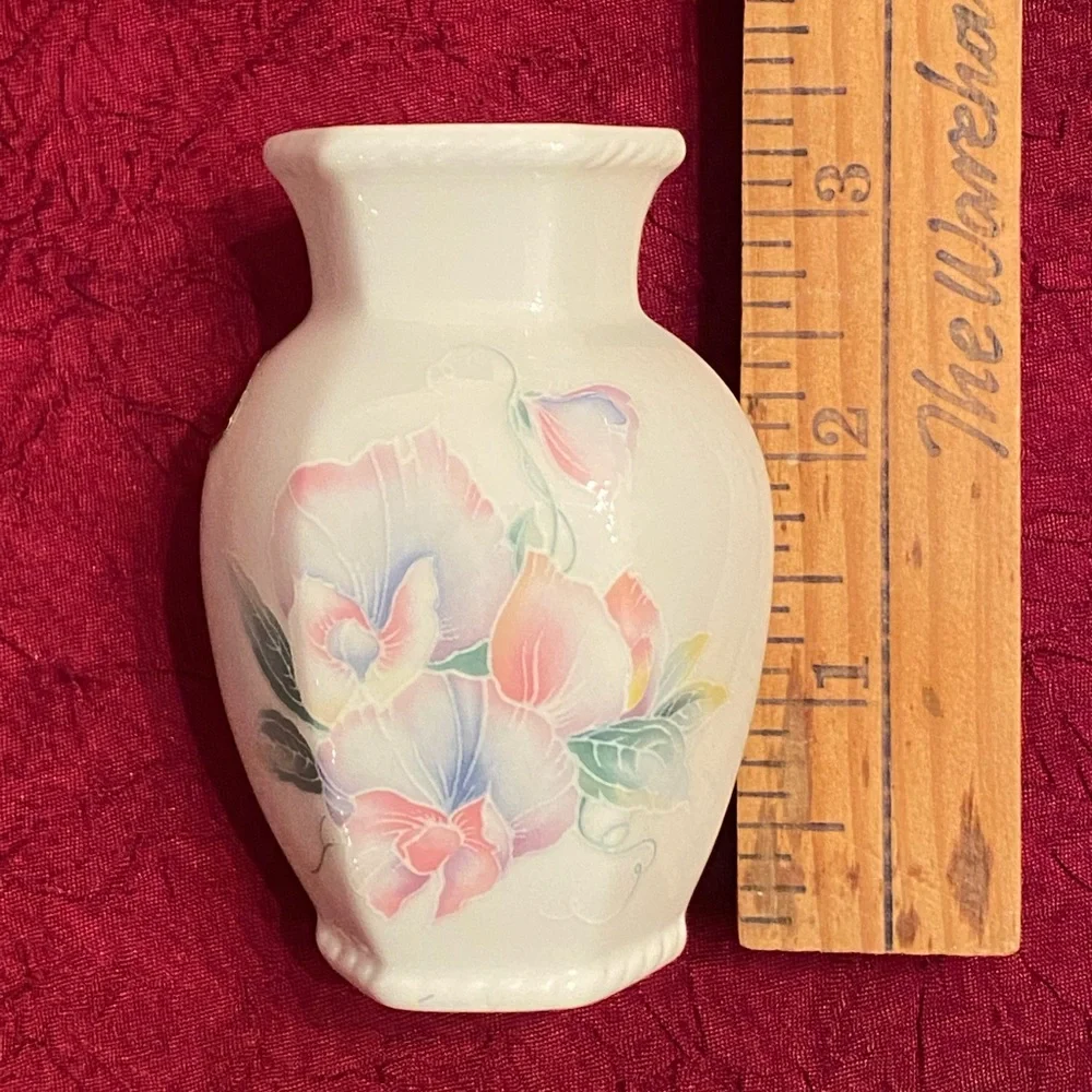 VTG 1950s Aynsley of England bone china 6-sided vase with irises and butterflies